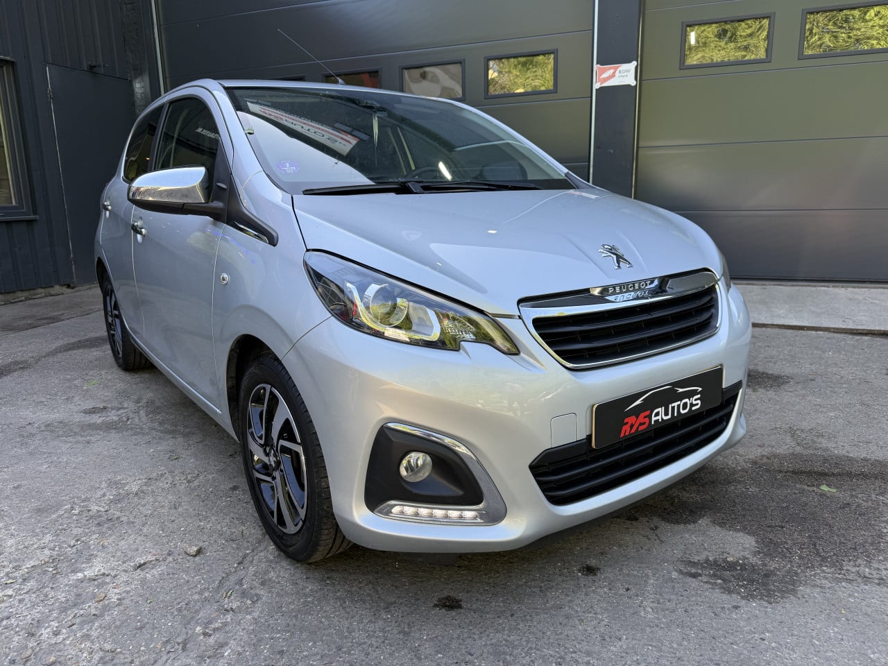 Peugeot 108 1.0 e- VTi Automaat/ Led/ Scherm/ Lane/ Airco/ Full option