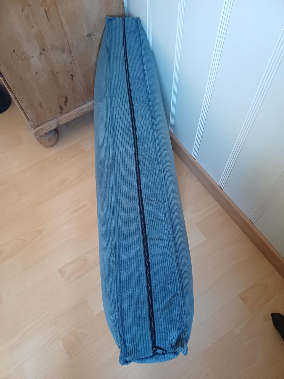 Nette BANK kussens van WOOOD bank afkomstig, blauwe ribstof