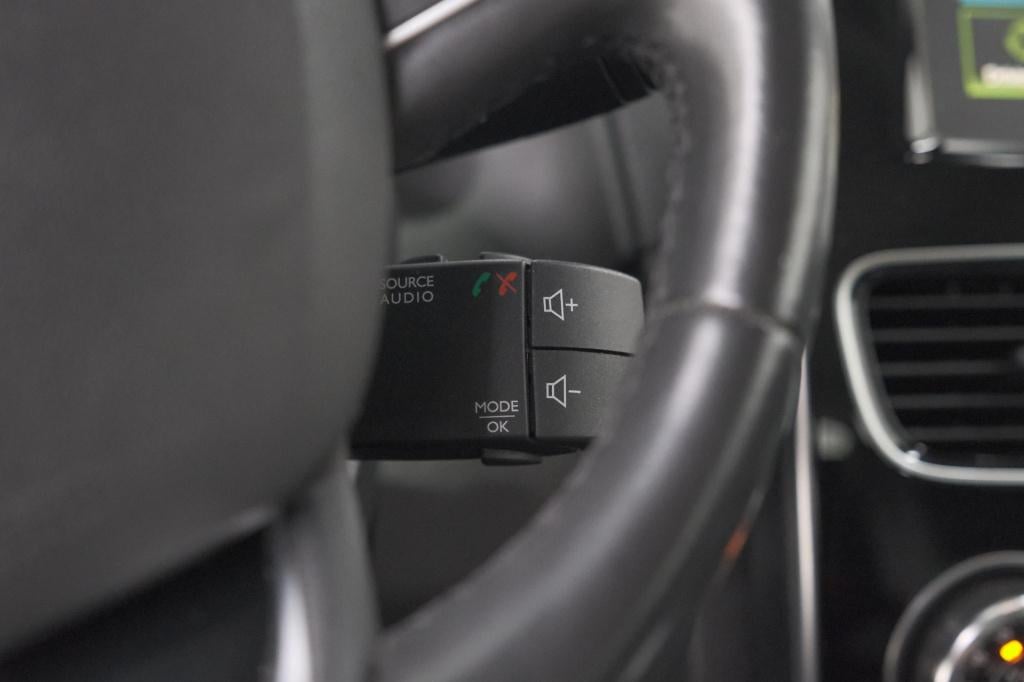 Renault Clio estate tce 90 intens | navigatie | parkeersensoren | climate c