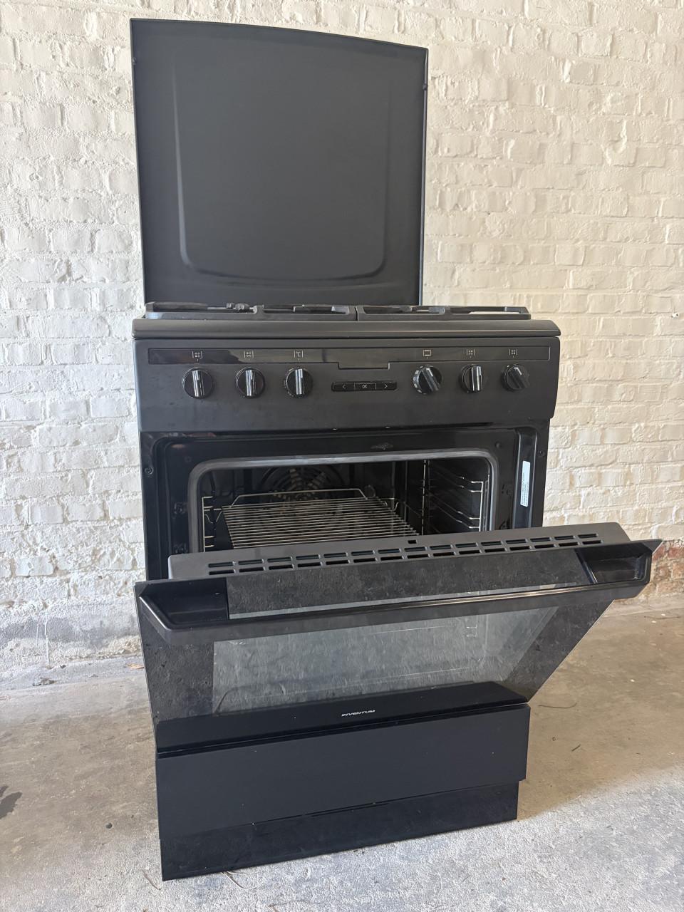 Zwart gasstel / oven 1 jaar oud