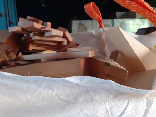 Grote bigbag met droog kachelhout