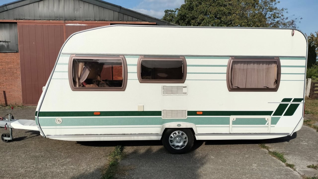 Chateau Calista 450 (2005)  met voortent