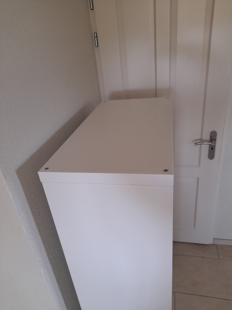Houten vakkenkast met 8 kunstof bakken 39 x 76 x 147H ( in goede staat )