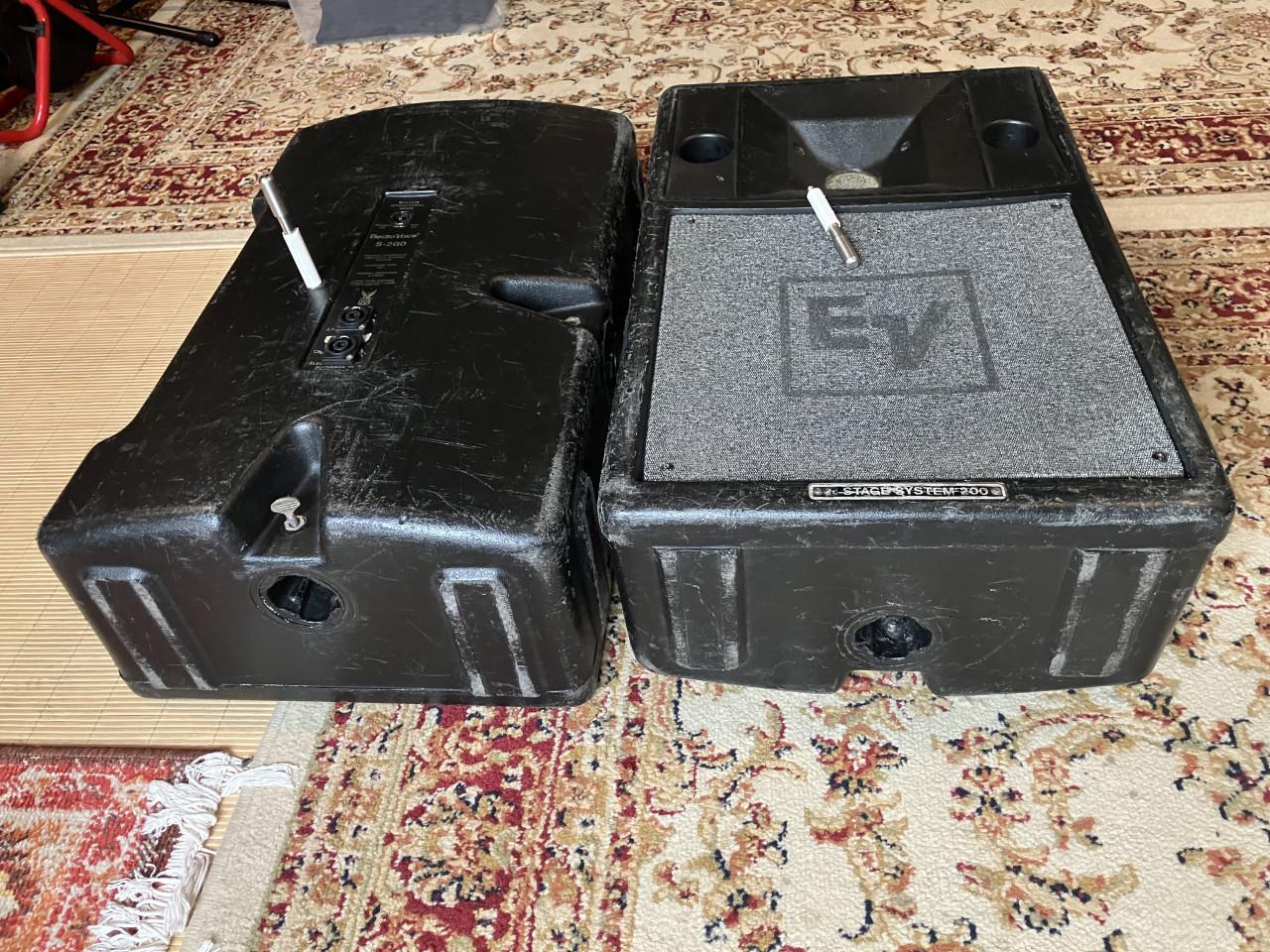 Kleine PA voor in de oefenruimte voor zang en keyboard