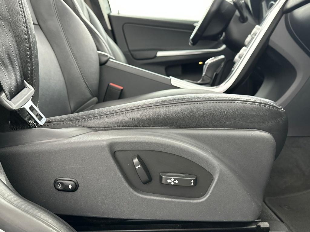 Volvo XC60 t5 gt polar+ | parkeerverwarming op brandstof | schuifdak
