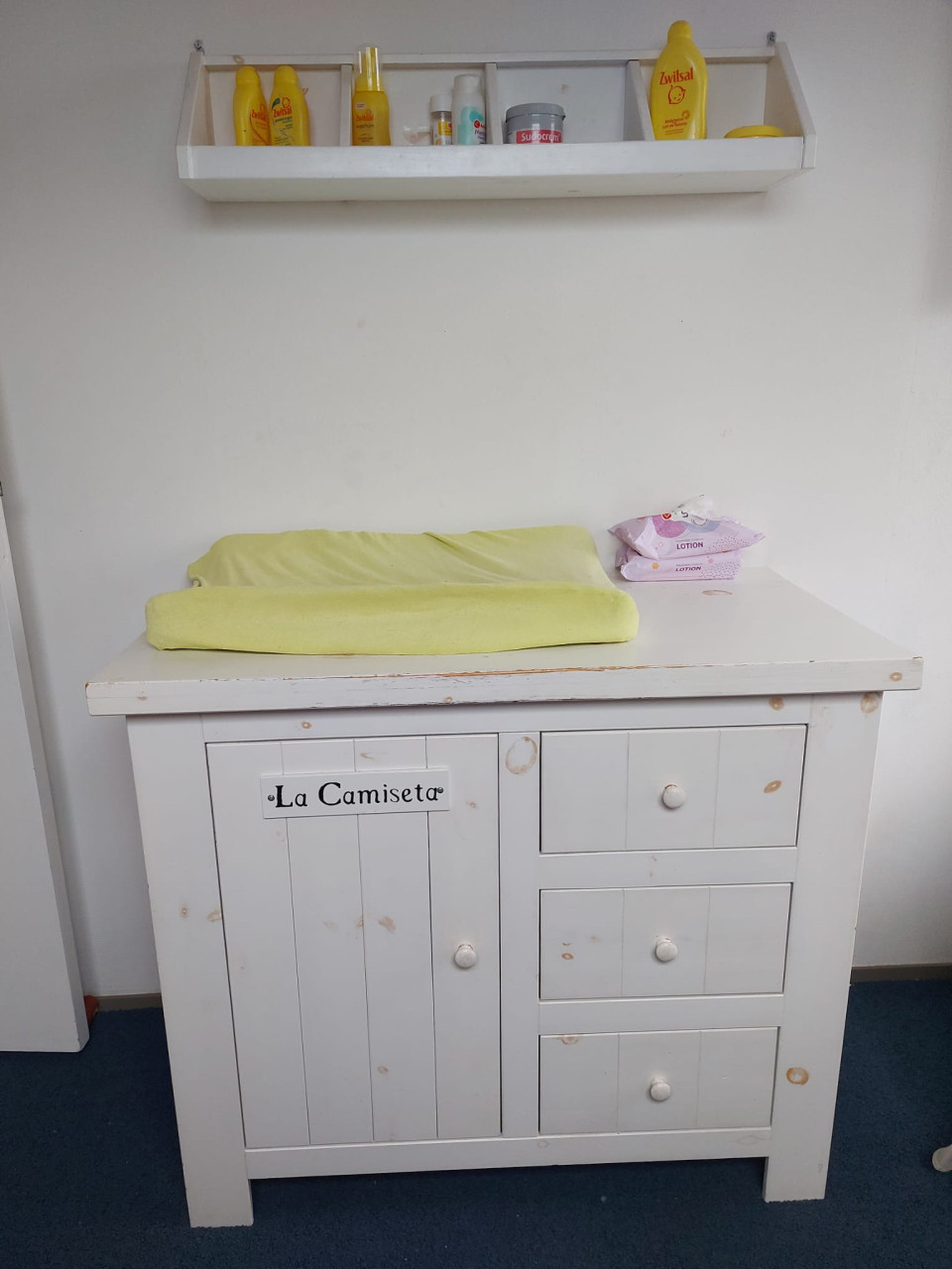 Mooie whitewash babykamer Amigo's Amiga's €75,-