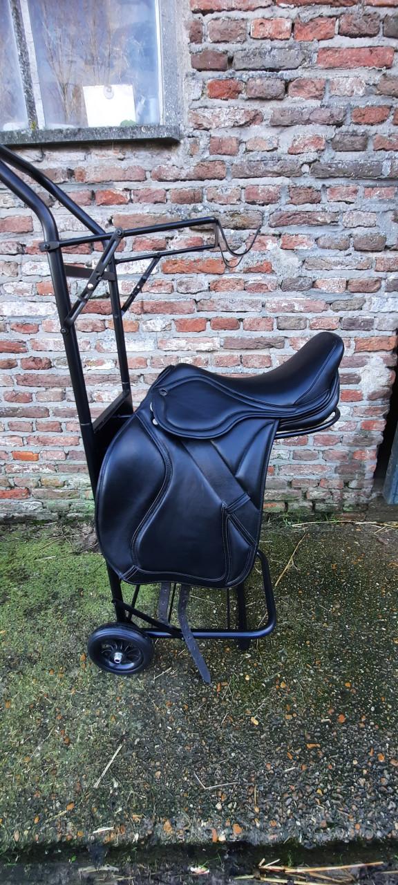 Zwart leren spring/eventingzadel 17 inch