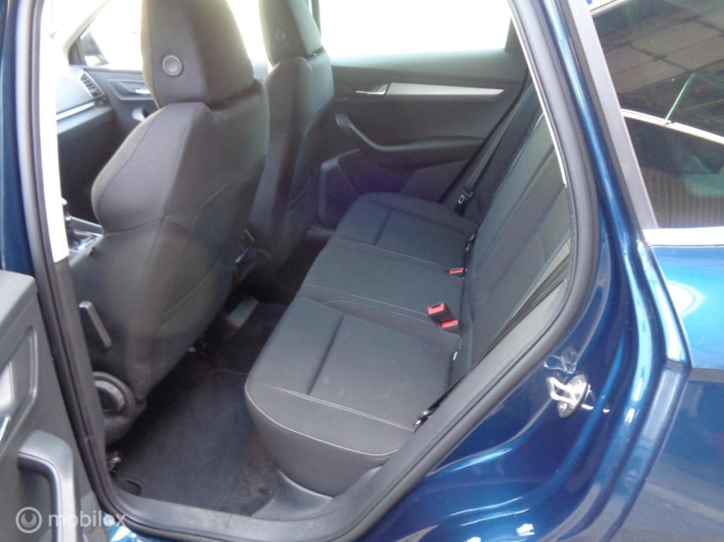 Skoda Karoq 1.0 tsi business edition/airco/stoel+stuur verw/full led/apple 