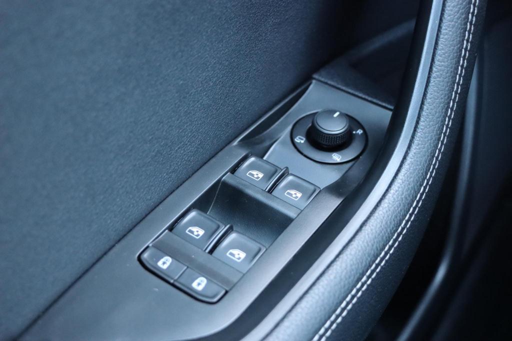 Skoda Superb combi 1.4 ehybrid style 218pk dsg6 | soh 93,1% | memory | stoe