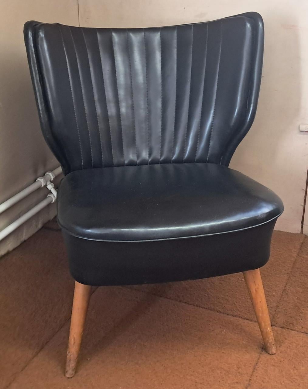 Vintage mid centery jaren 50 club-cocktail stoeltje skai met houten pootjes