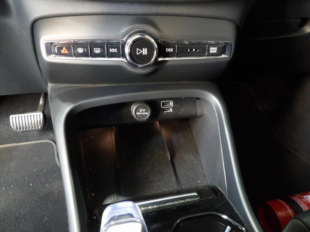 Volvo XC40 t5 plug-in hybrid 262pk aut plus dark