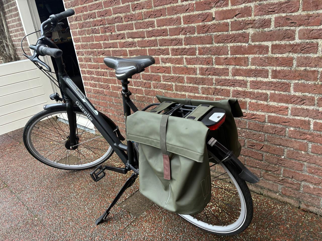 Gazelle Chamonix C8, framemaat 57 cm, met dubbele fietstas  8 versnellingen