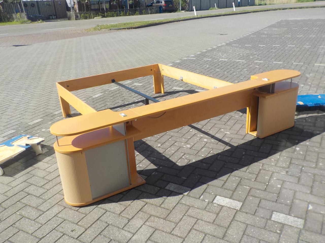 In vrijwel nieuw staat AUPING LEDIKANT + 2 verstelbare spiralen + 2 matrass