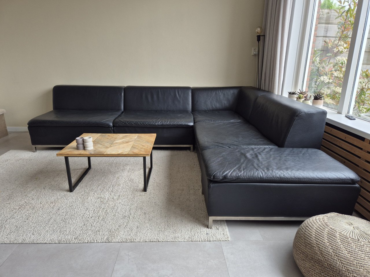 Hoekbank zwart leer Montel incl. hocker