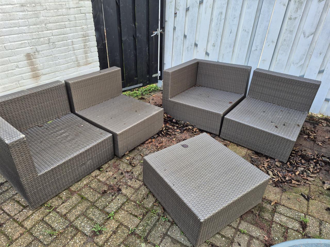 Loungeset gratis af te halen inclusief kussens