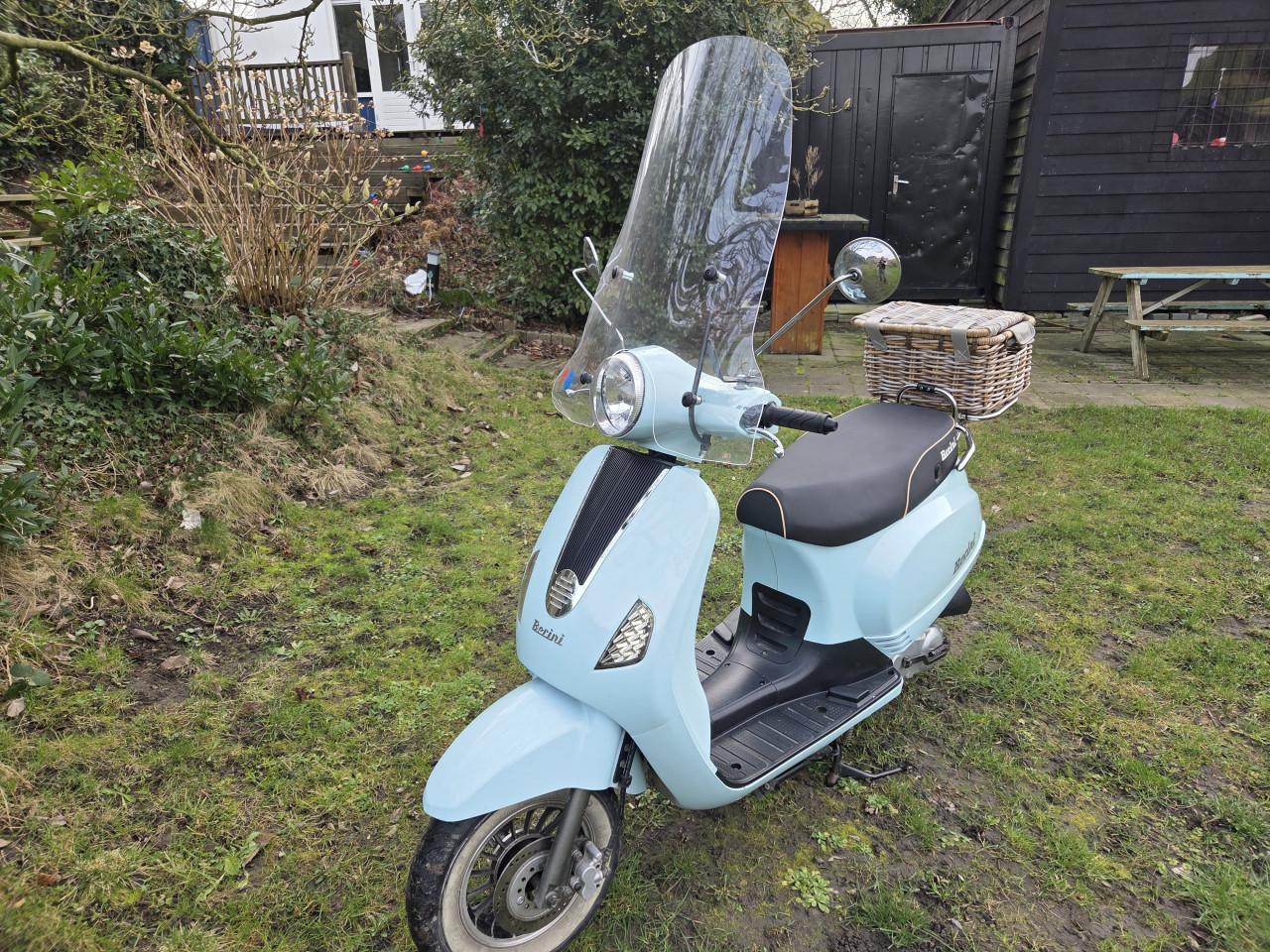 TE KOOP BERINI SNORSCOOTER IZGS