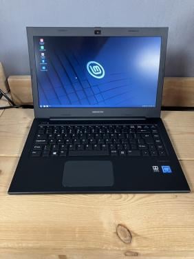 Medion Akoya 14,1" N3060 / 4GB / 64GB / Linux Mint 22.3