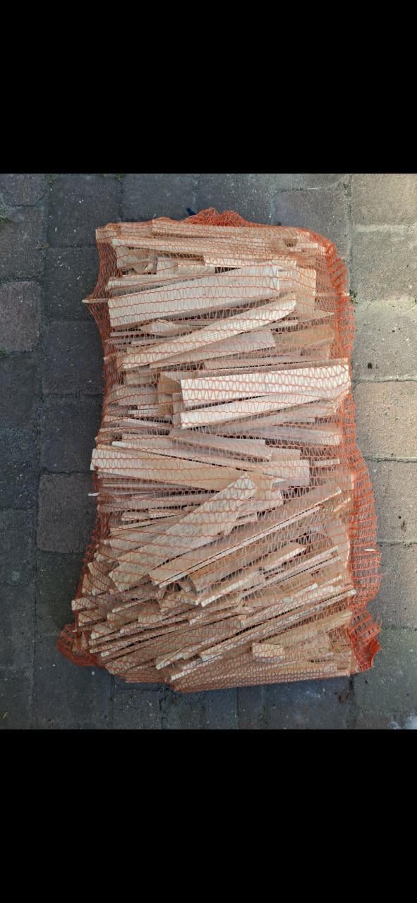 Hout voor de kachel .