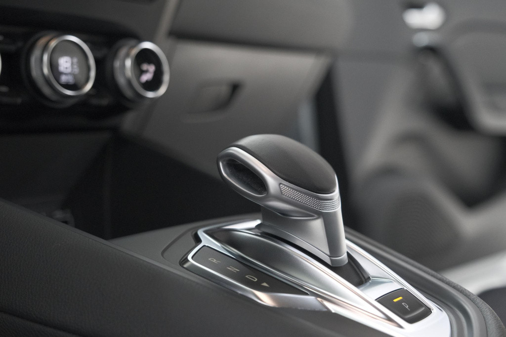 Renault Captur mild hybrid 140 edc techno | camera | 9.3 inch scherm | appl