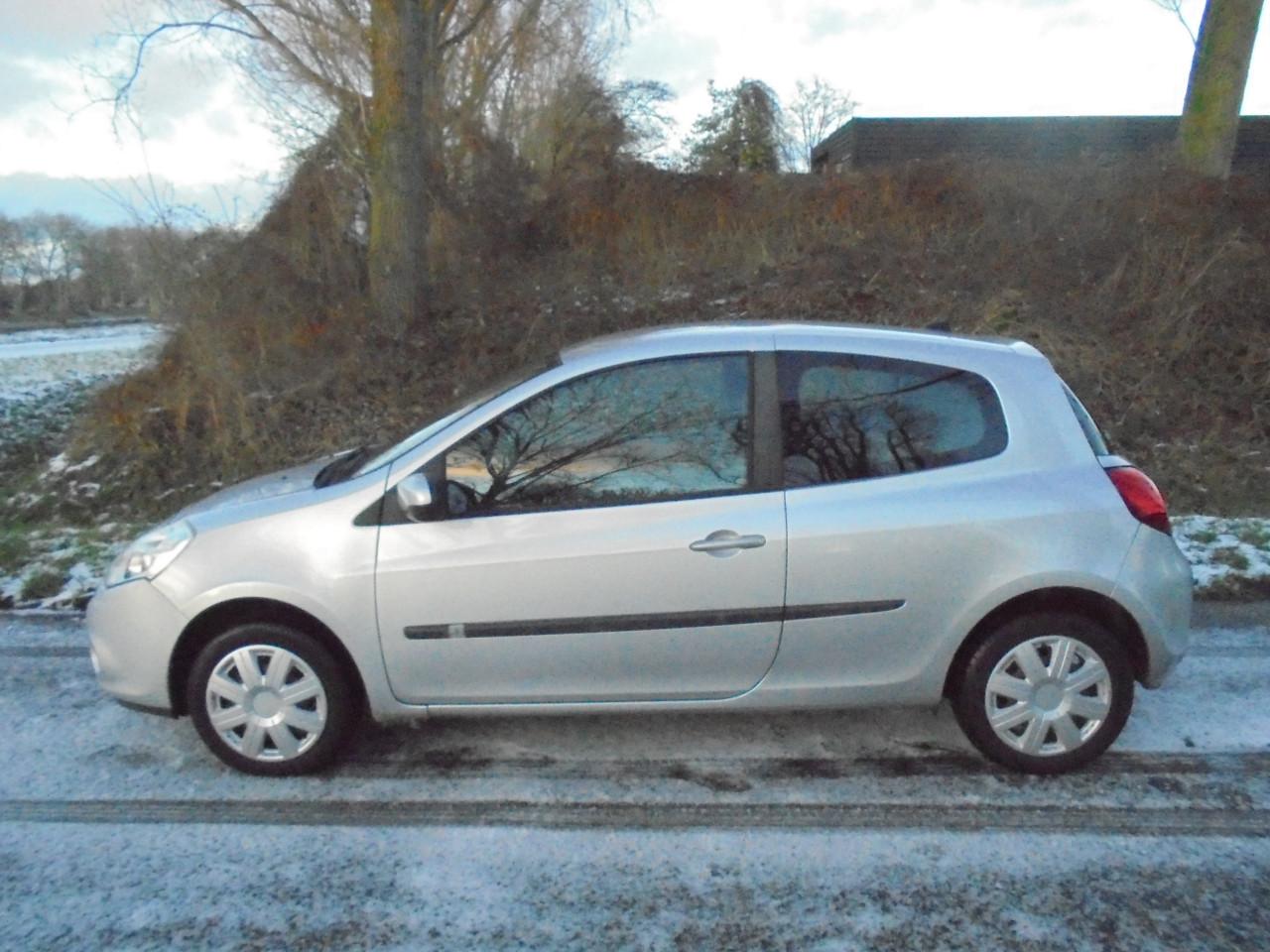 Clio bouwjaar 2010 met de zuinige 1.2 in nette staat diverse Extra's