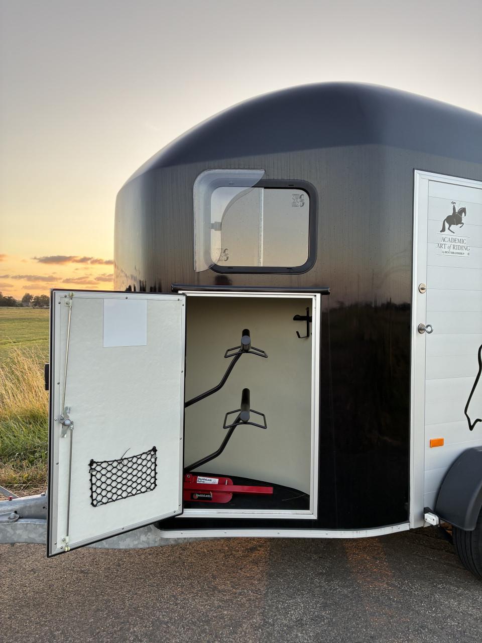 Als nieuwe  Cheval Liberte Gold 3 met zadelkamer, klep/deur en camera