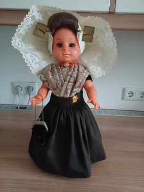 Pop Zeeuwse klederdracht