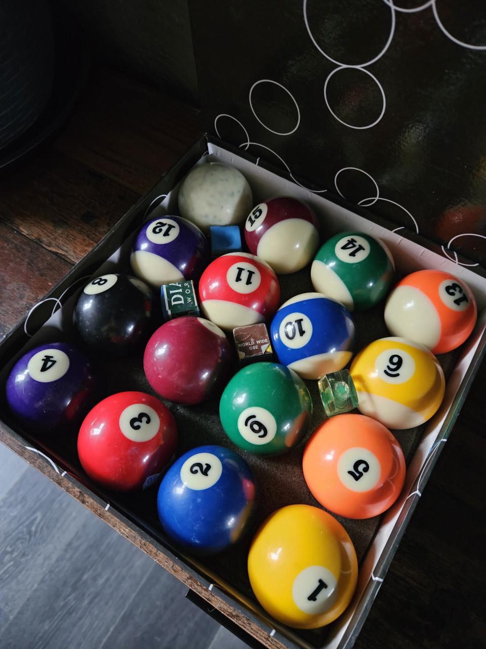 Complete set poolballen in doos, prima kwaliteits ballen