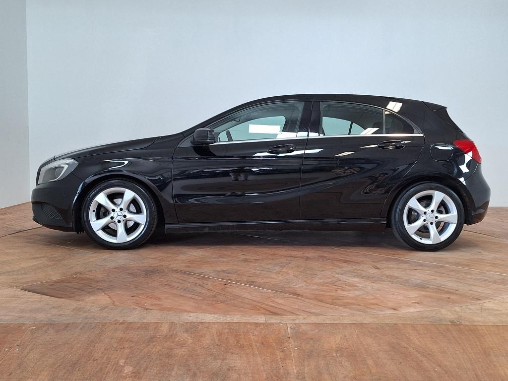 Mercedes-Benz A-Klasse 180 4u3 | ambient lighting | climate control