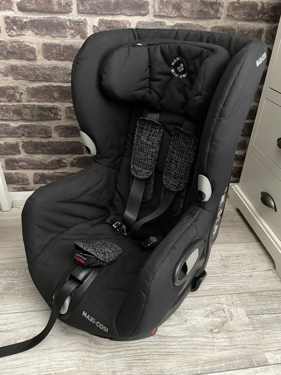 Maxi-Cosi Axiss kinderautostoeltje draait 90°