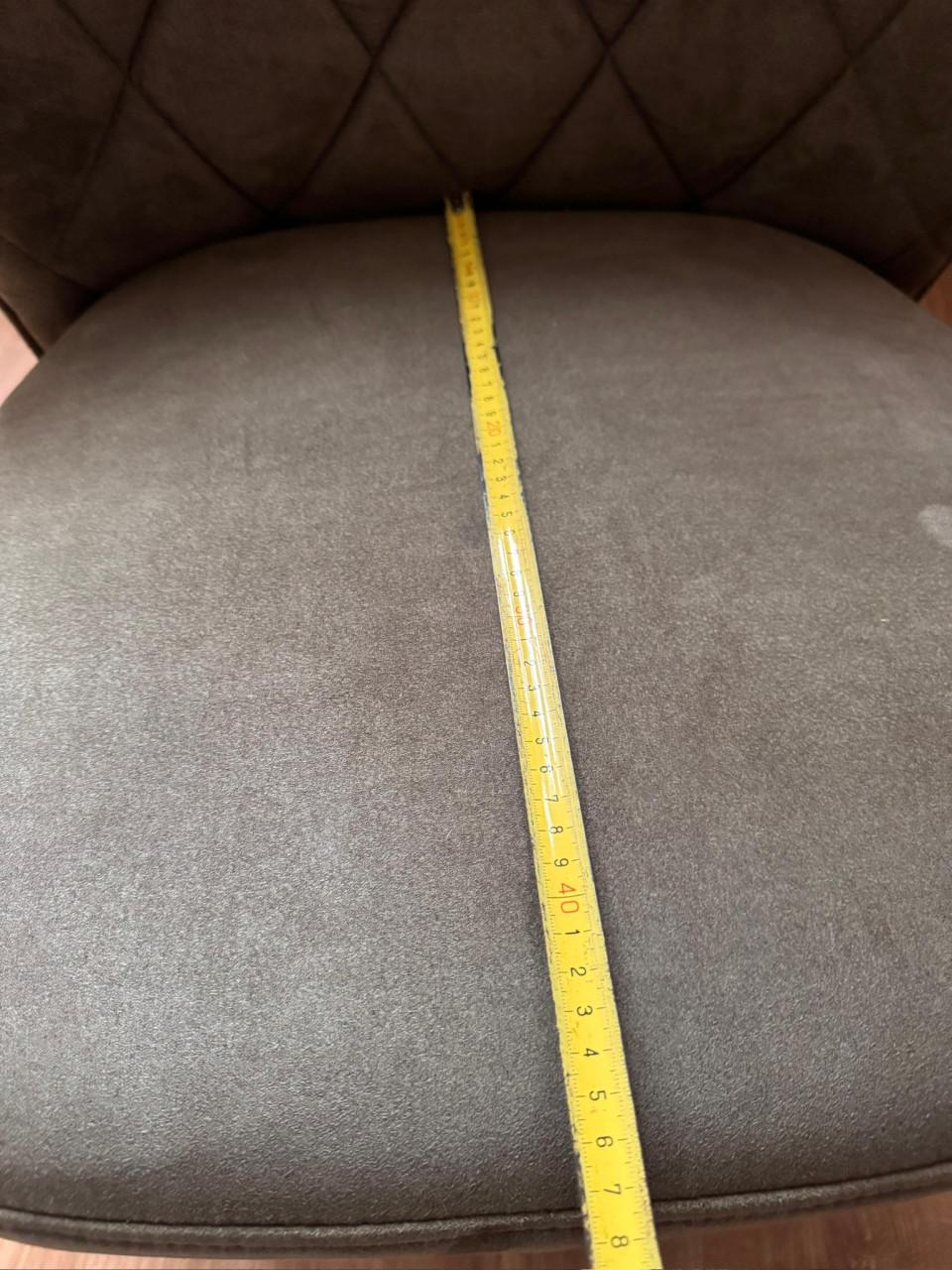 Velvet stoeltje, zacht groen , houten pootjes