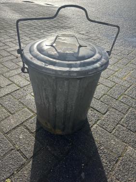 Zinken prullenbak