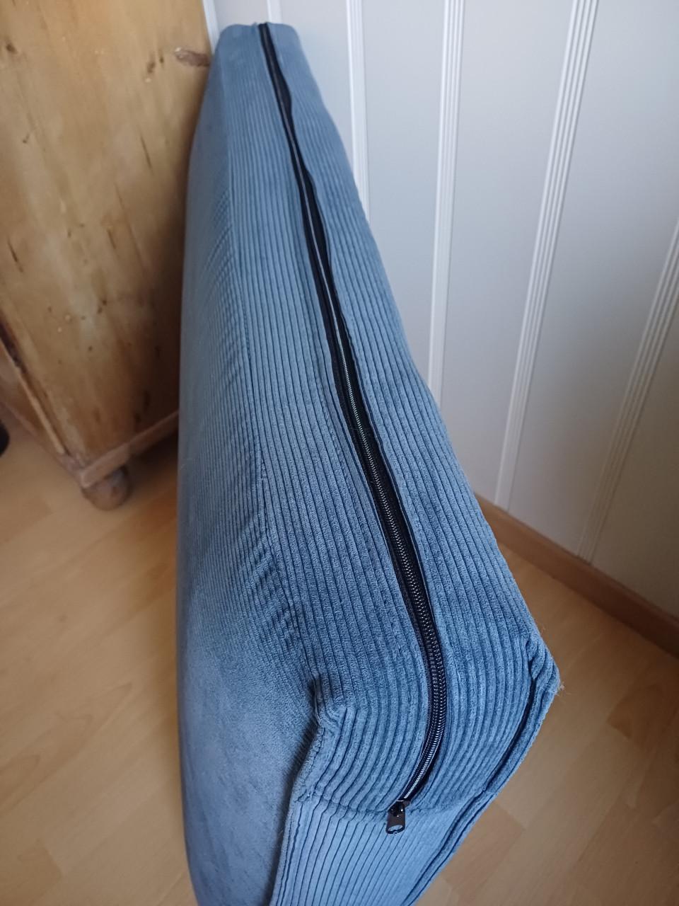 Nette BANK kussens van WOOOD bank afkomstig, blauwe ribstof