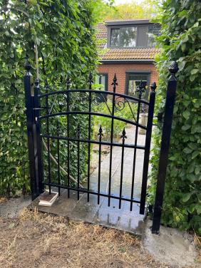 NIEUWE Tuinpoort 125 cm breed incl de palen.