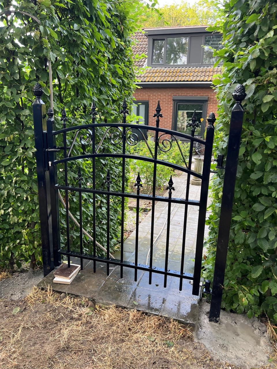 NIEUWE Tuinpoort 125 cm breed incl de palen.