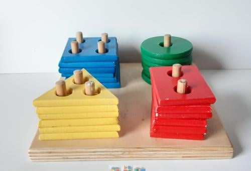 Houten speelgoed, puzzel, sorteerbord