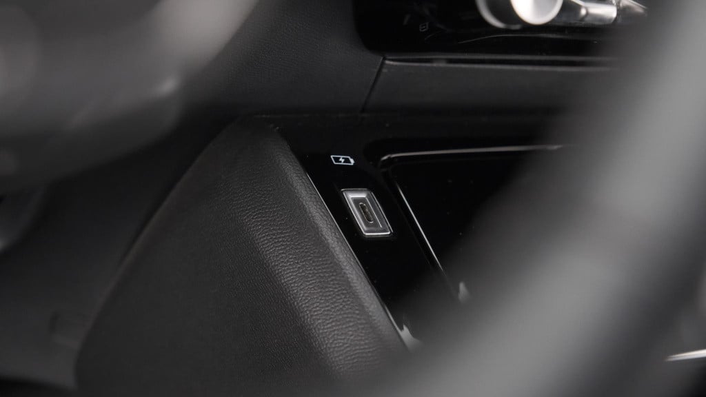 Peugeot 2008 puretech 130 allure | trekhaak | camera | apple carplay | stoe