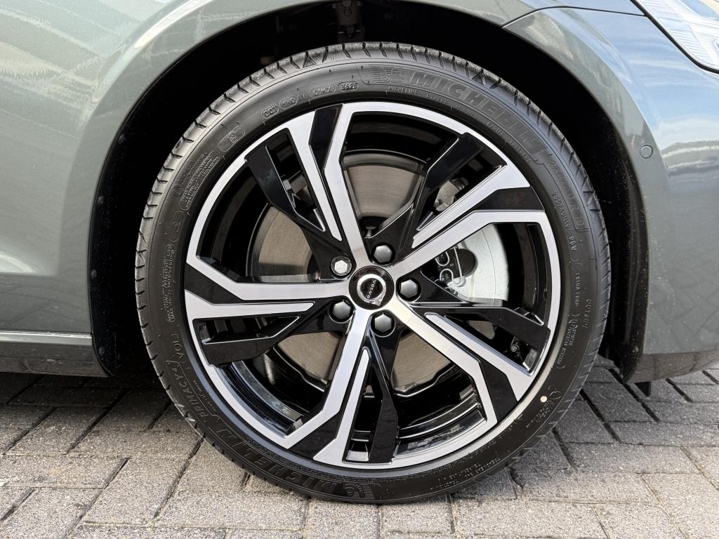 Volvo V60 t6 398pk recharge ultra dark| pano| 360camera| adap.cruise| awd