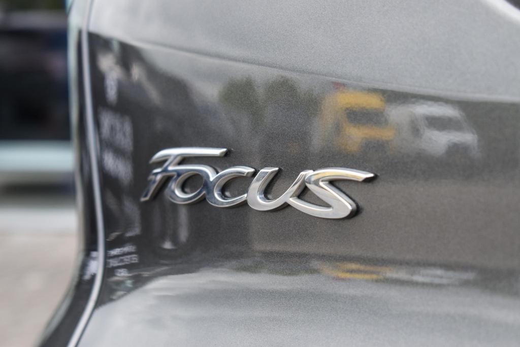 Ford Focus wagon 1.0 titanium edition | wegklapbare trekhaak | climate cont