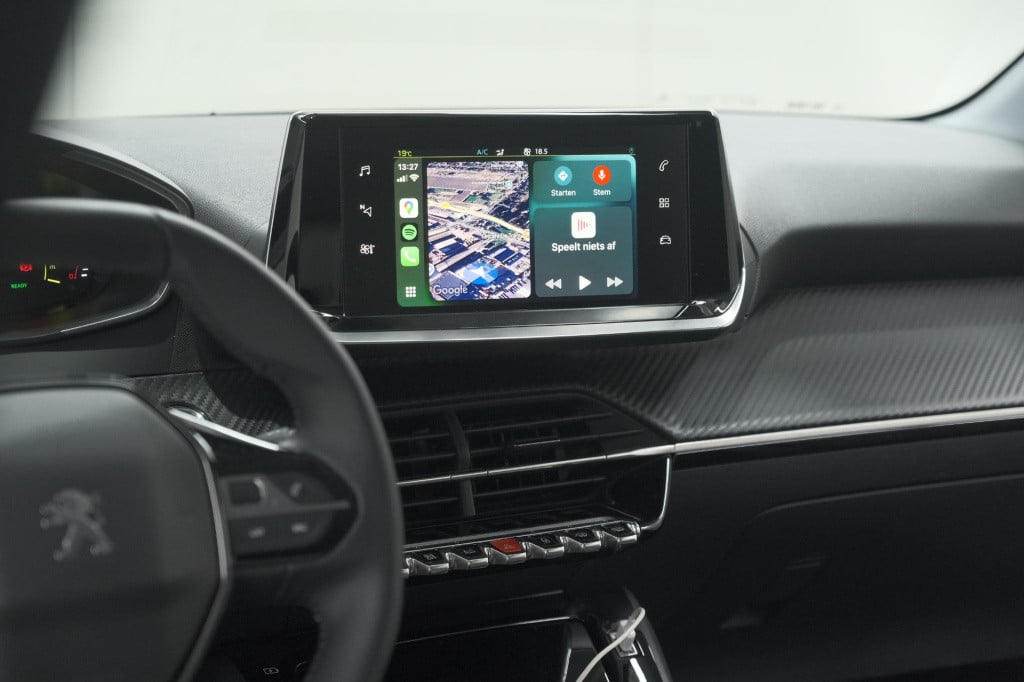 Peugeot 208 ev allure 50 kwh | 3 fase laadfunctie | parkeersensoren | apple