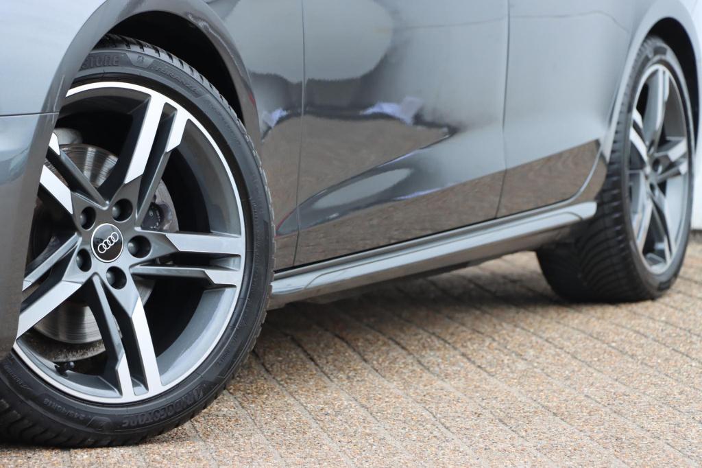 Audi A4 limousine 35 tfsi s edition competition 150pk s tronic