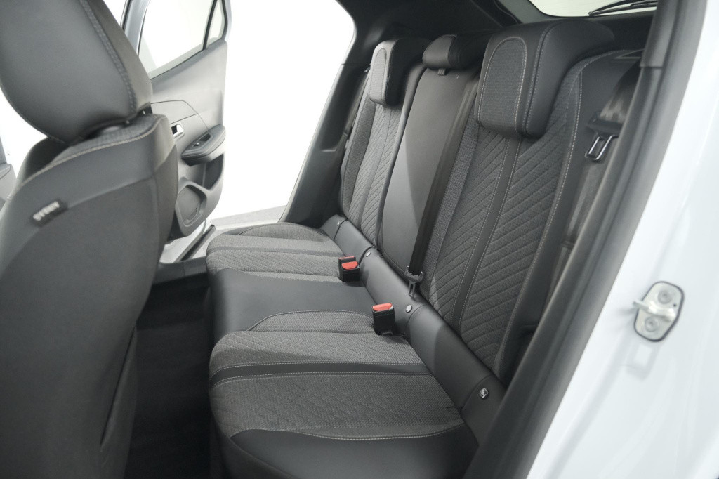 Peugeot 2008 puretech 130 eat8 allure | camera | navigatie | apple carplay 