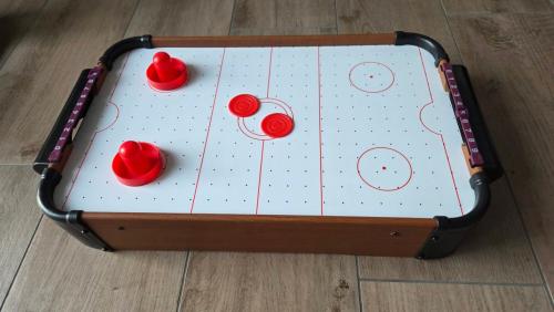 🎈Slecht weer? ☔️ Tijd voor een leuk spel! 🥳 Mini Airhockey spel.