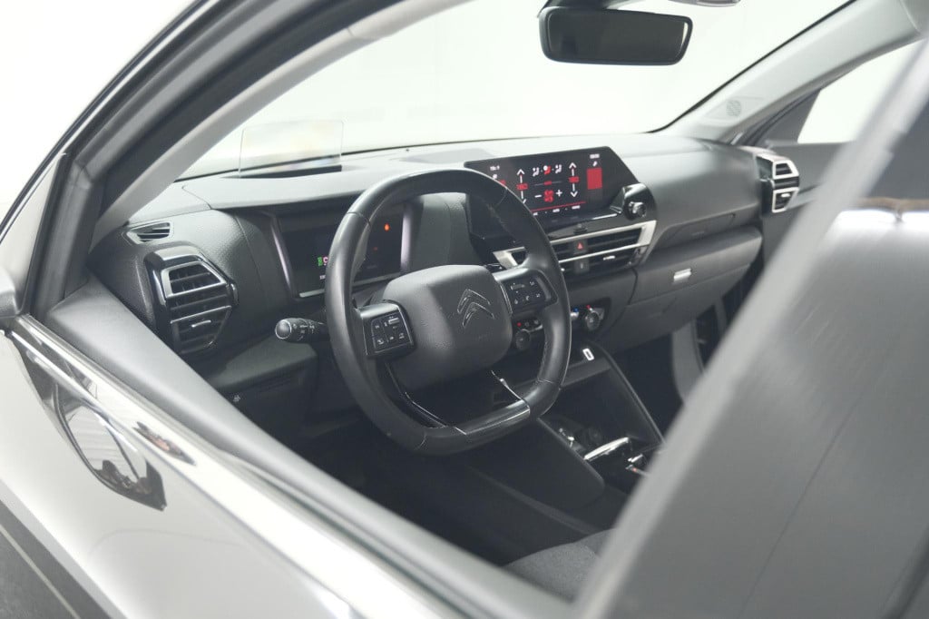 Citroen C4 puretech 130 eat8 shine | camera | head-up display | parkeersens