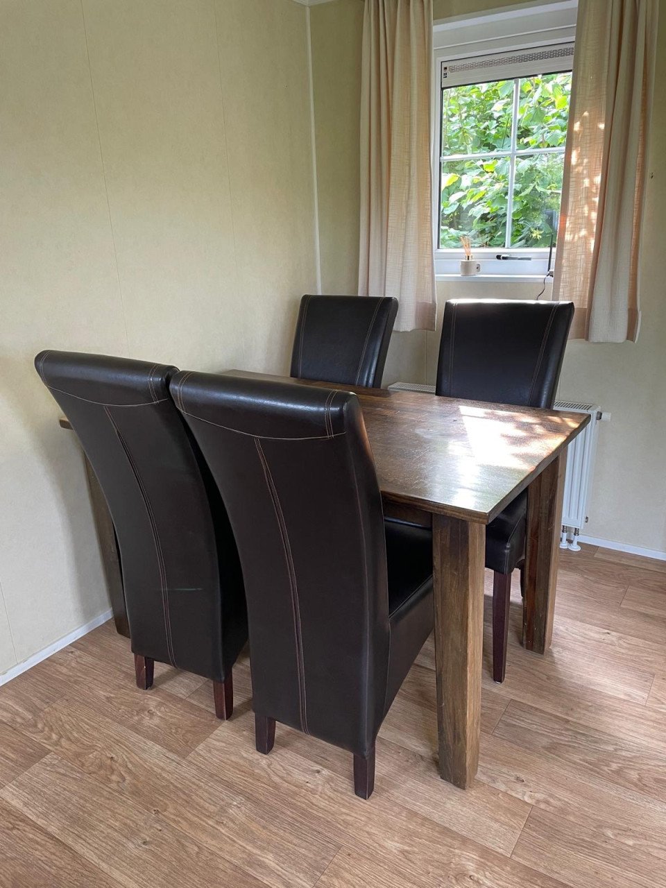 Eettafel met 4 stoelen