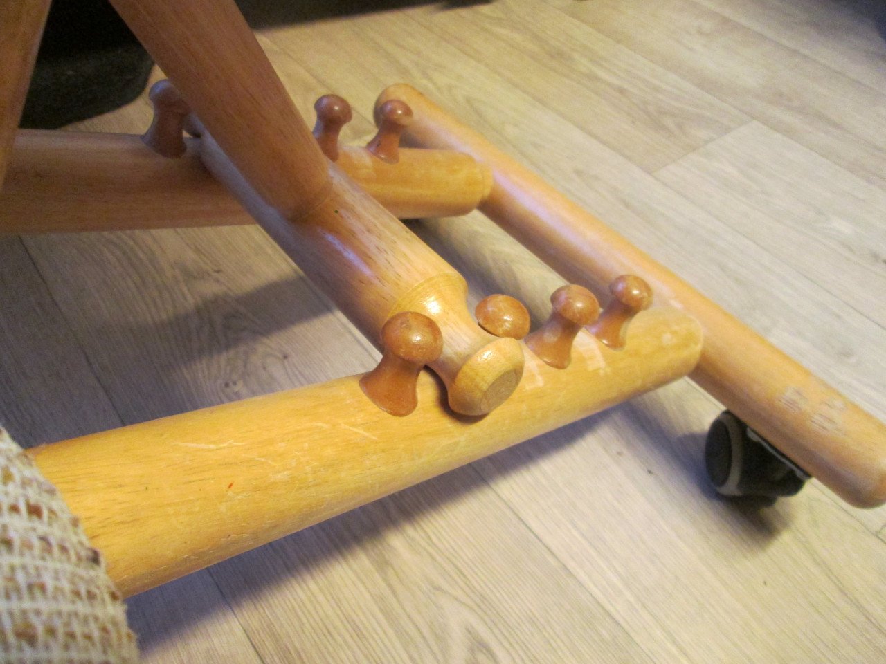 Twee ergonomische bureaustoeltjes