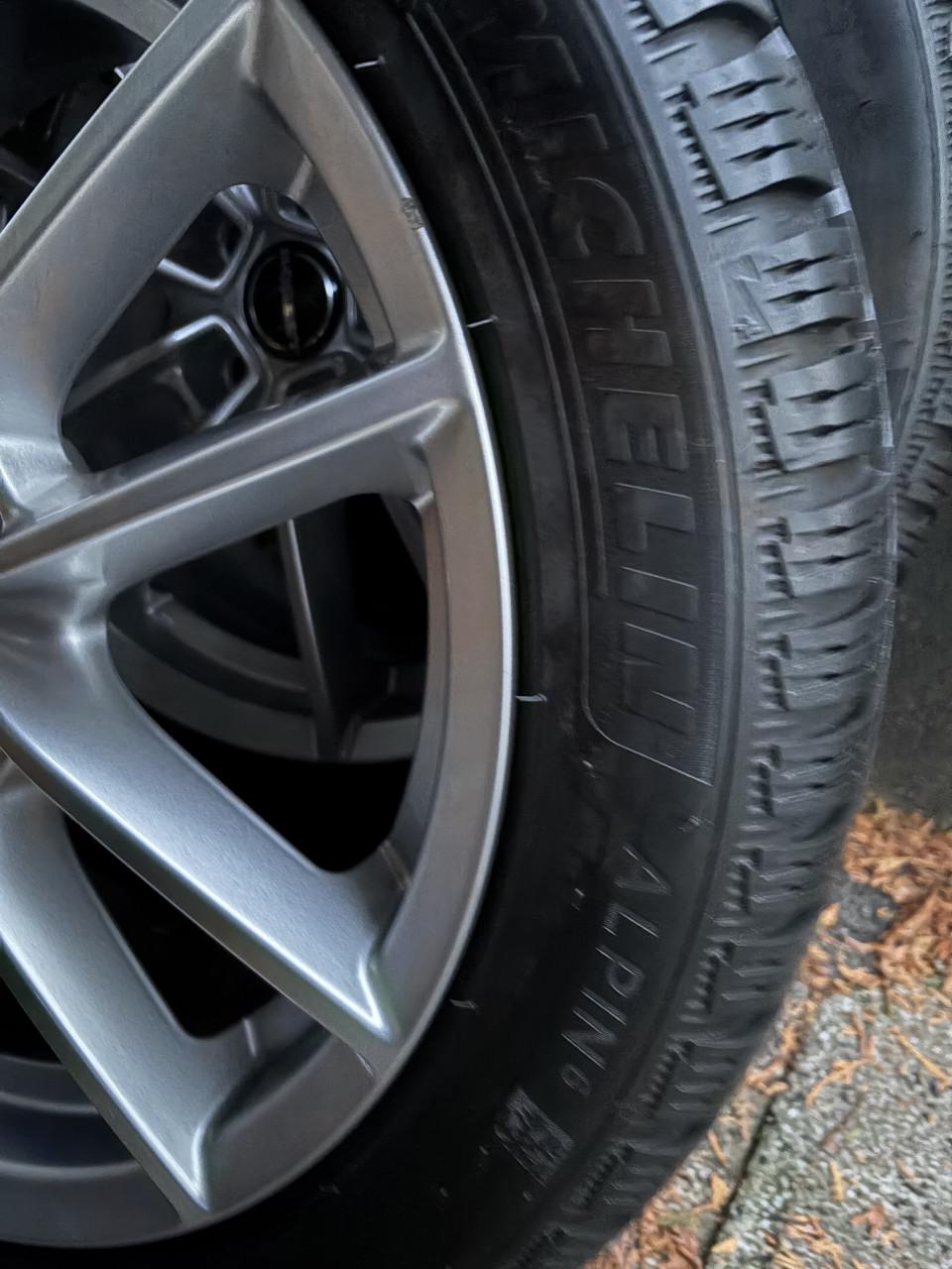 WINTERBANDEN 6mm 225-45-17 op BORBET VELG  5x114.3  in  NIEUWSTAAT  !