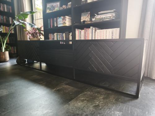 Mooie TV kast van mangohout!