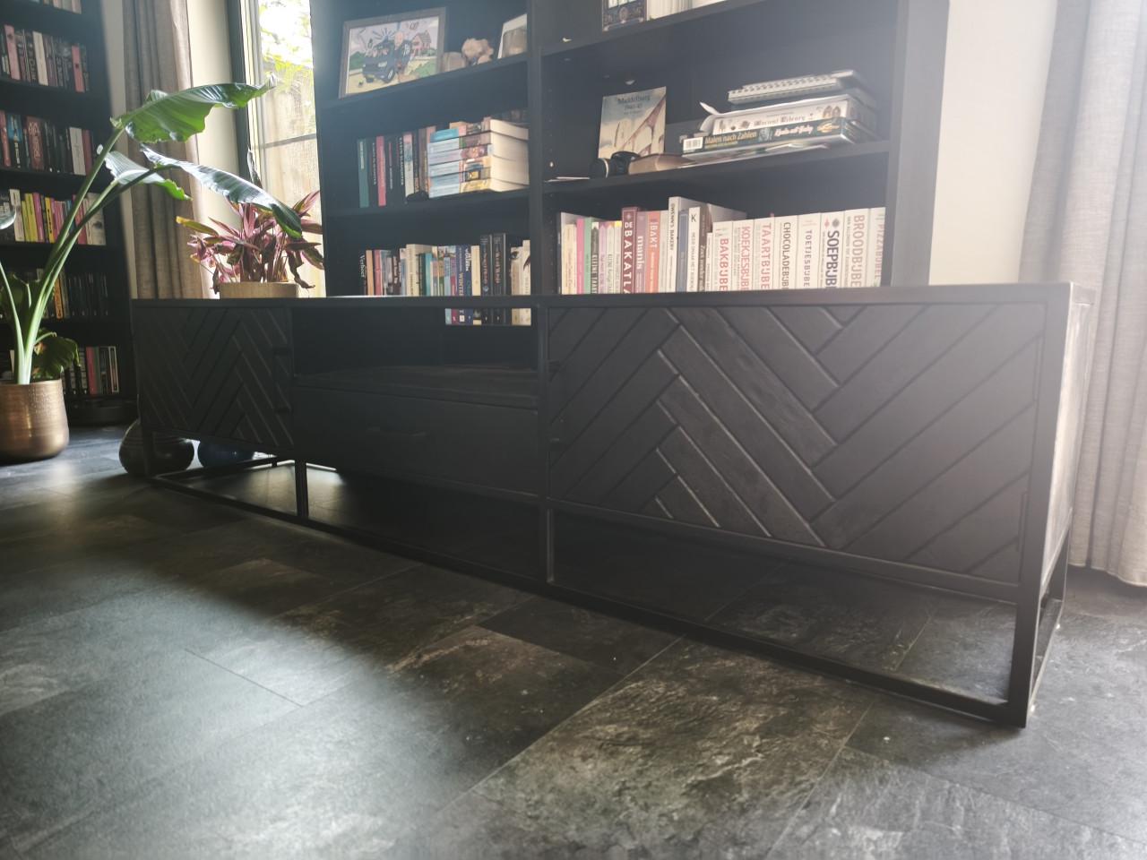 Mooie TV kast van mangohout!