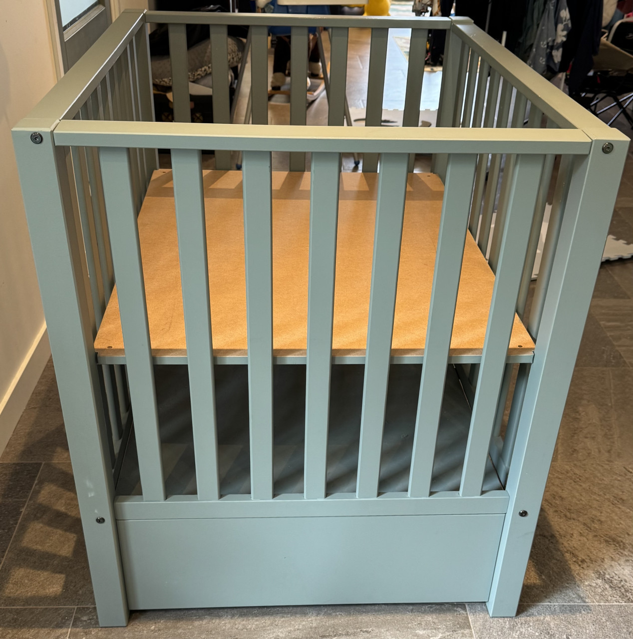 Europe baby mees box met rieten lade (groen)