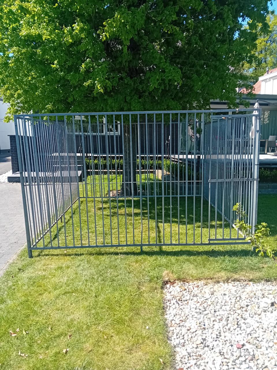 Honde kennel 3×3 m met draaideur